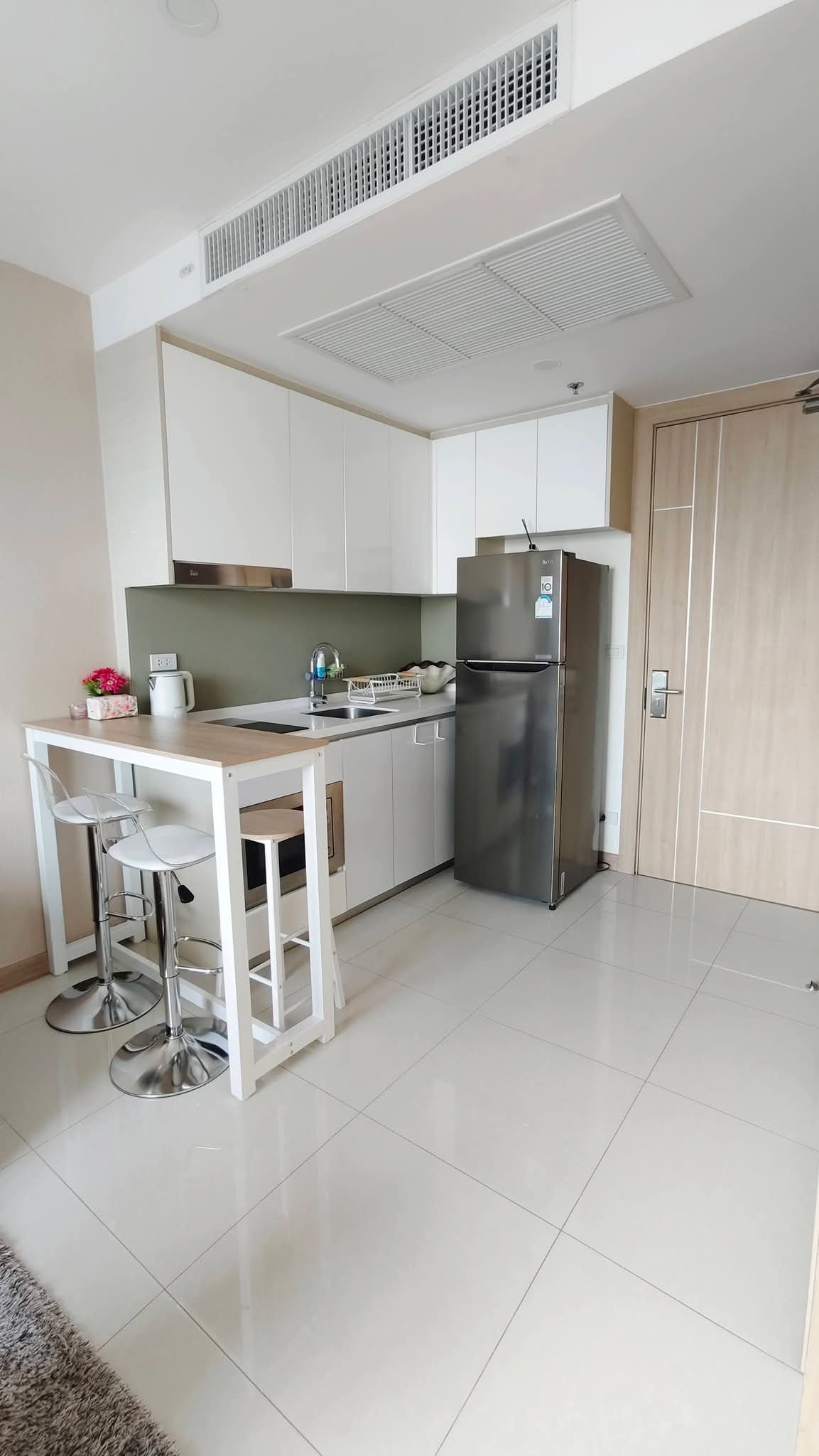 RS260811 Riviera Jomtien Condo - 28th floor Sea View & City View
