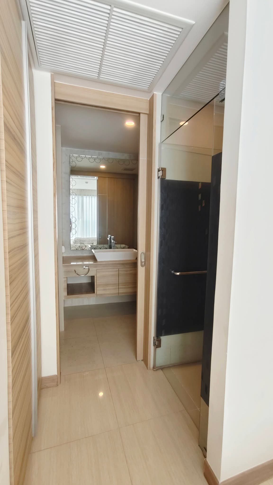 RS260811 Riviera Jomtien Condo - 28th floor Sea View & City View