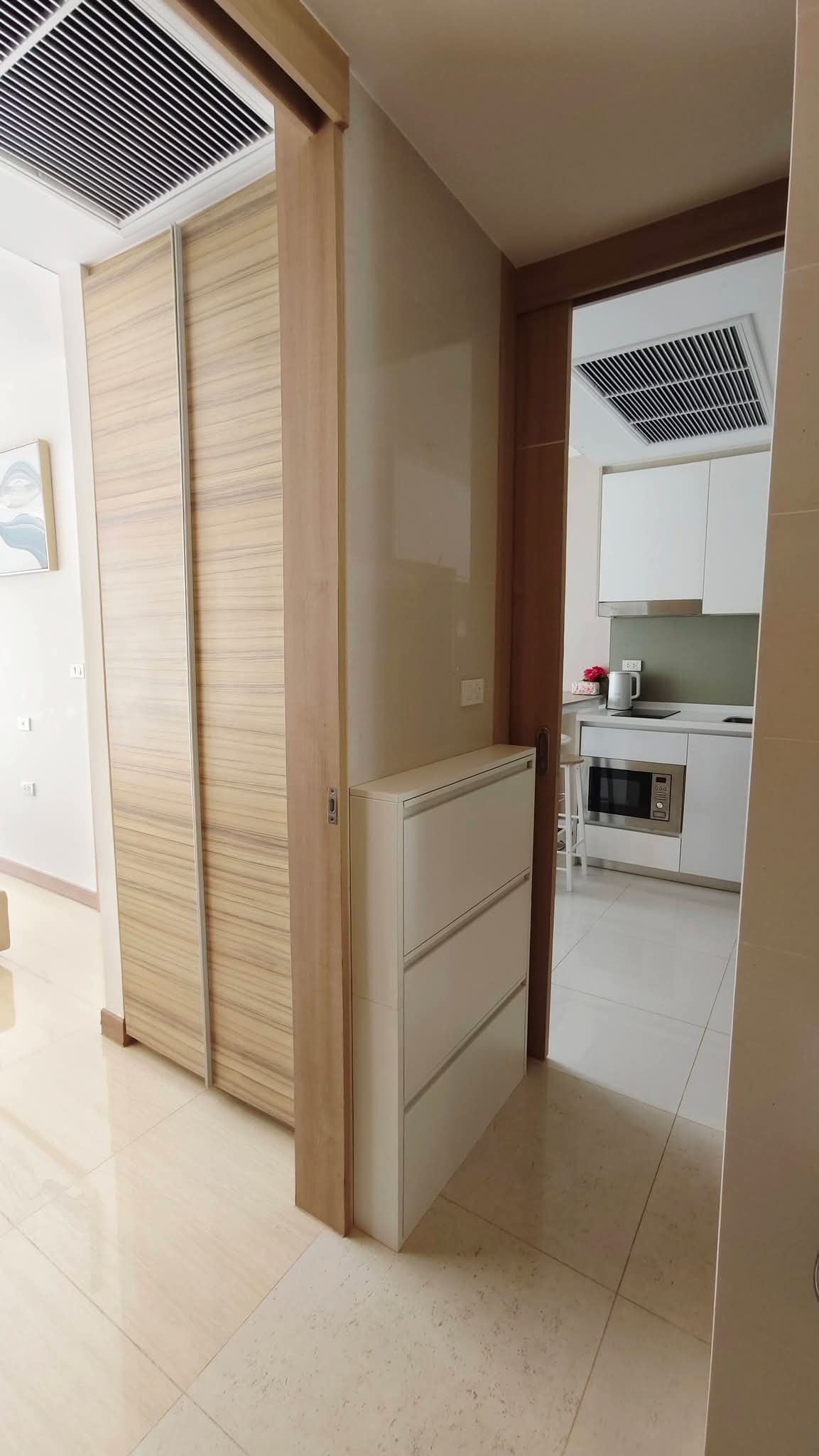 RS260811 Riviera Jomtien Condo - 28th floor Sea View & City View