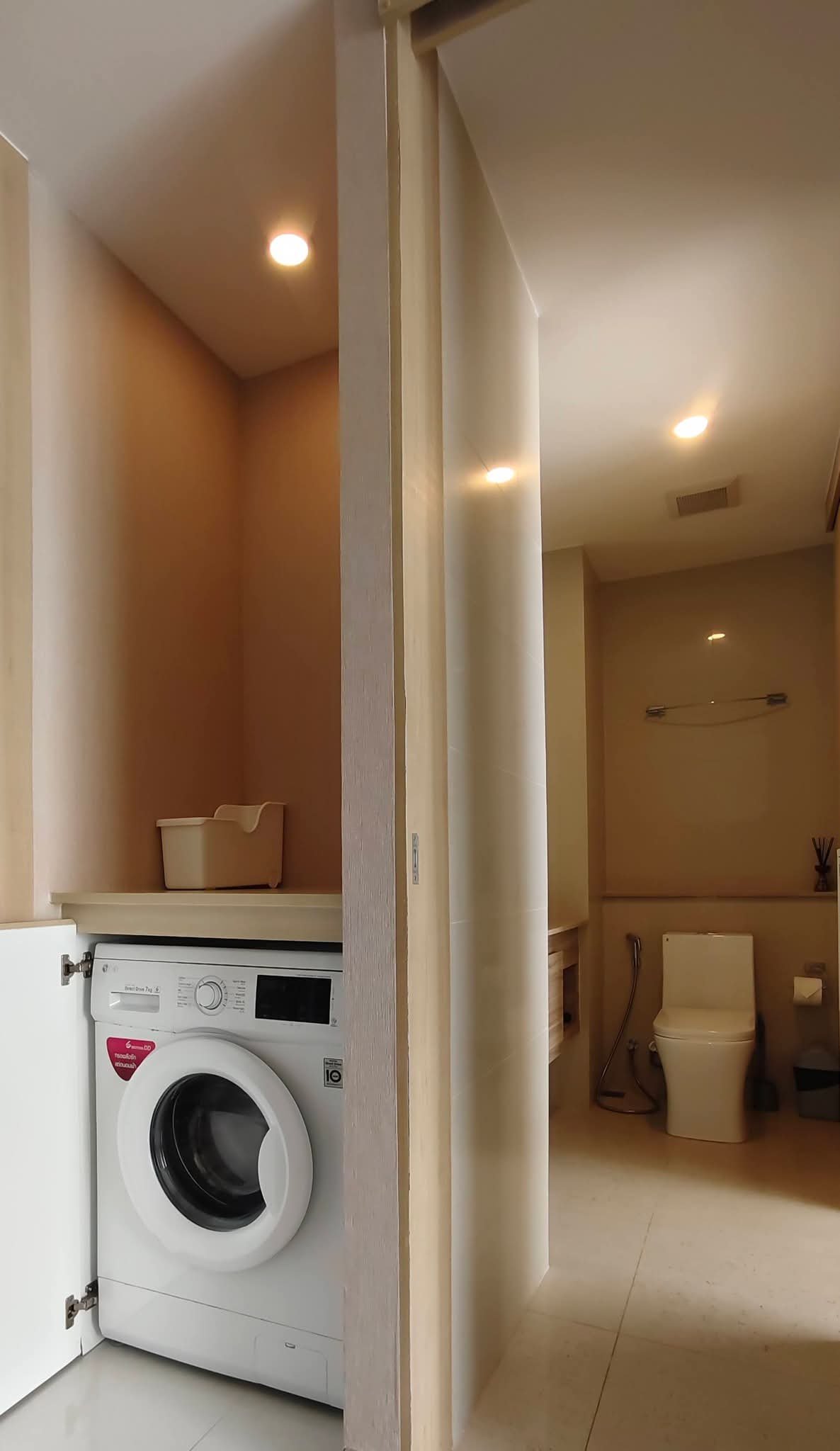 RS260811 Riviera Jomtien Condo - 28th floor Sea View & City View