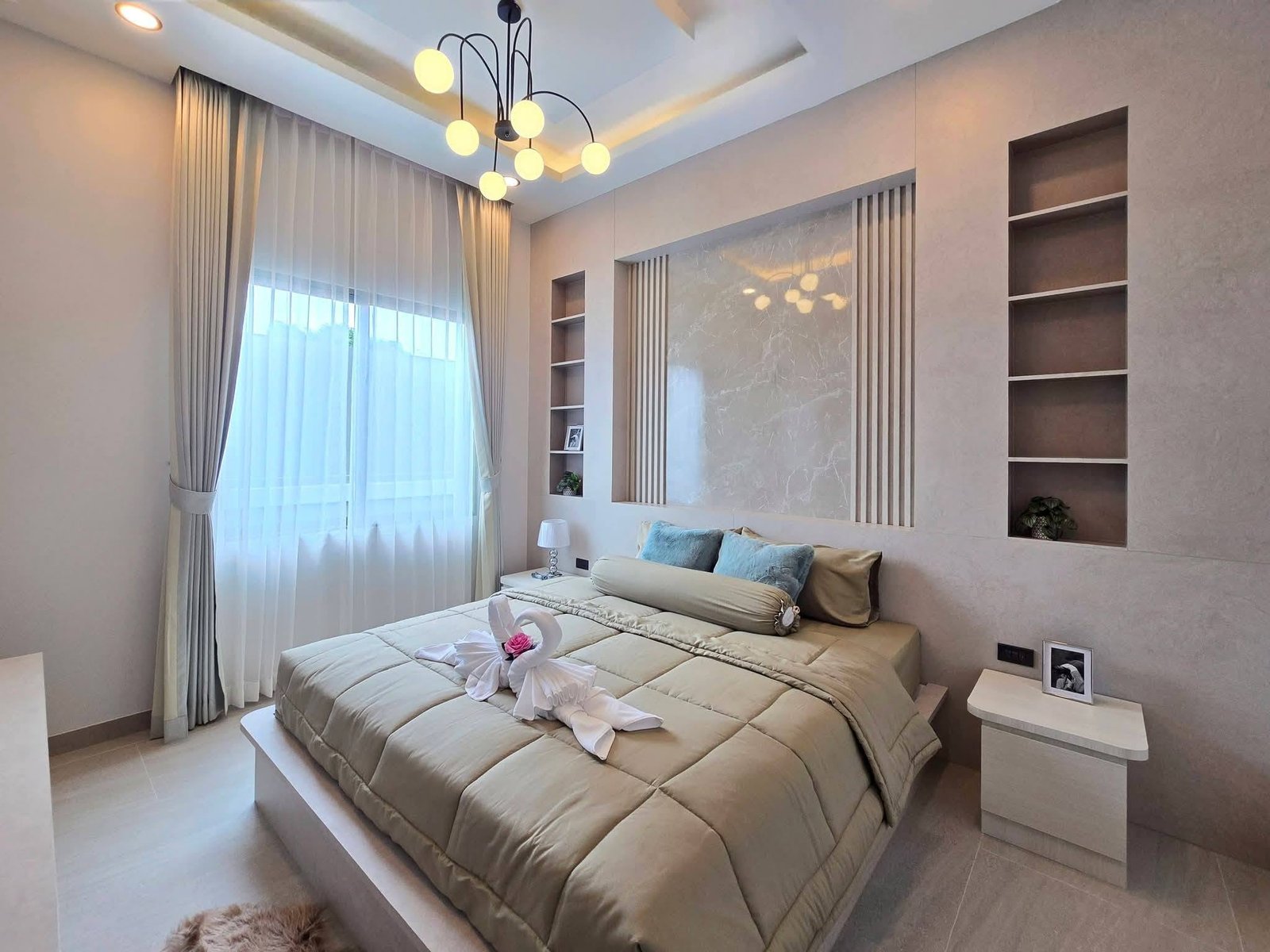 SCT260808 Luxury Brand New 4-Bedroom Pool Villa – Soi Chaiyaphon Withi 22 (21) SCT260808 Luxury Brand New 4-Bedroom Pool Villa - Soi Chaiyaphon Withi 22