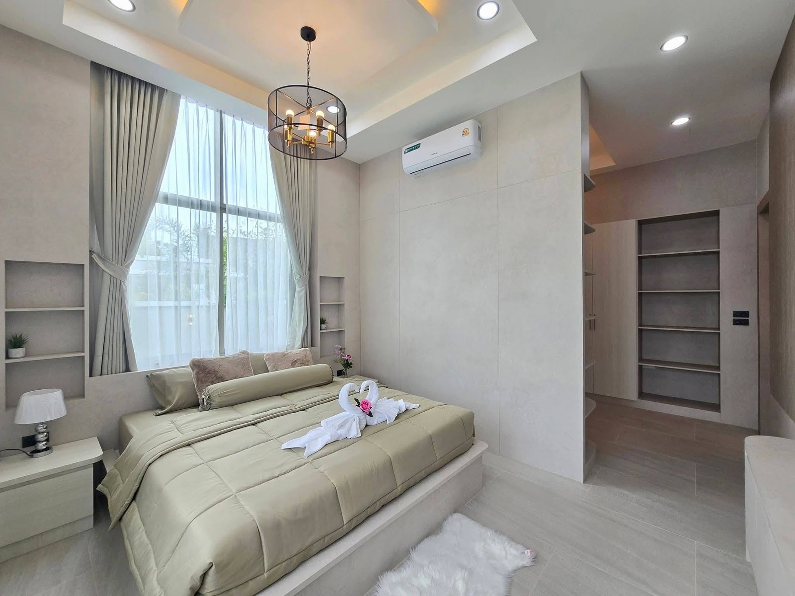 SCT260808 Luxury Brand New 4-Bedroom Pool Villa – Soi Chaiyaphon Withi 22 (24) SCT260808 Luxury Brand New 4-Bedroom Pool Villa - Soi Chaiyaphon Withi 22