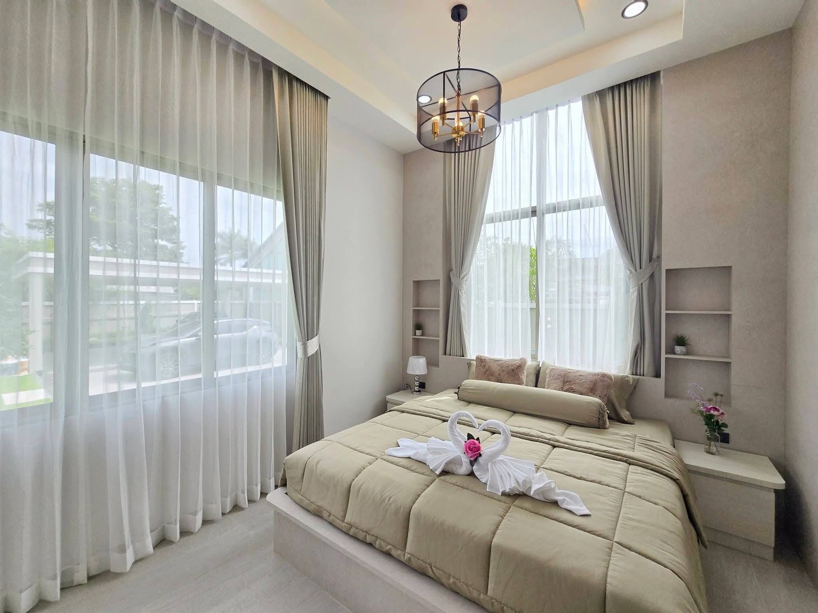 SCT260808 Luxury Brand New 4-Bedroom Pool Villa – Soi Chaiyaphon Withi 22 (25) SCT260808 Luxury Brand New 4-Bedroom Pool Villa - Soi Chaiyaphon Withi 22