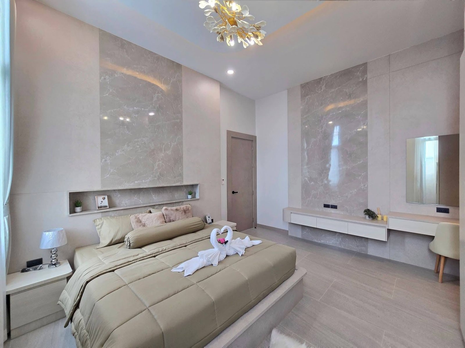 SCT260808 Luxury Brand New 4-Bedroom Pool Villa – Soi Chaiyaphon Withi 22 (30) SCT260808 Luxury Brand New 4-Bedroom Pool Villa - Soi Chaiyaphon Withi 22
