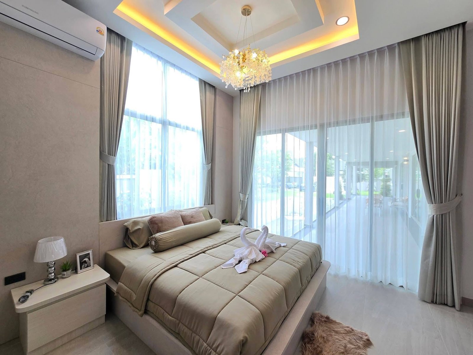 SCT260808 Luxury Brand New 4-Bedroom Pool Villa – Soi Chaiyaphon Withi 22 (32) SCT260808 Luxury Brand New 4-Bedroom Pool Villa - Soi Chaiyaphon Withi 22