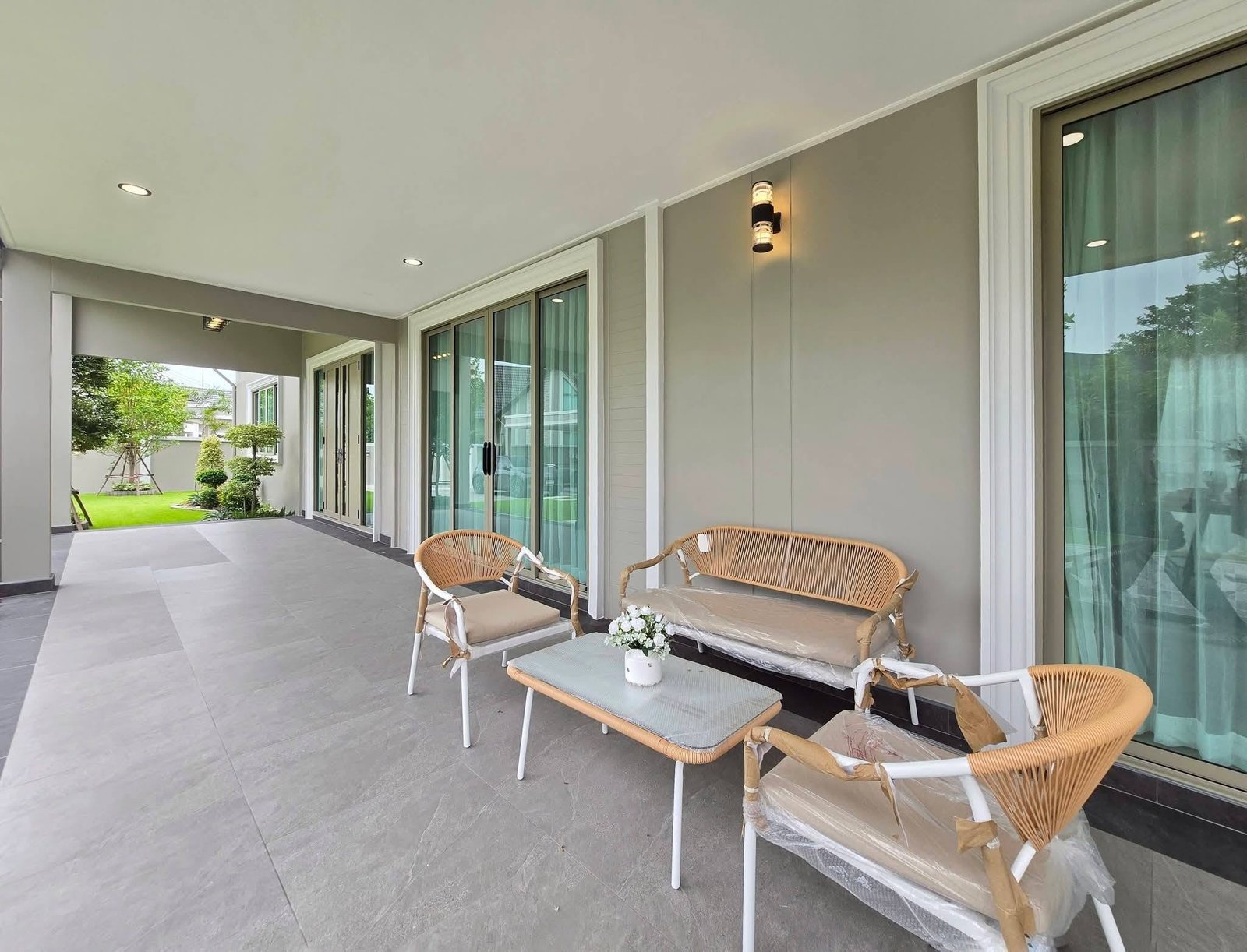 SCT260808 Luxury Brand New 4-Bedroom Pool Villa – Soi Chaiyaphon Withi 22 (7) SCT260808 Luxury Brand New 4-Bedroom Pool Villa - Soi Chaiyaphon Withi 22