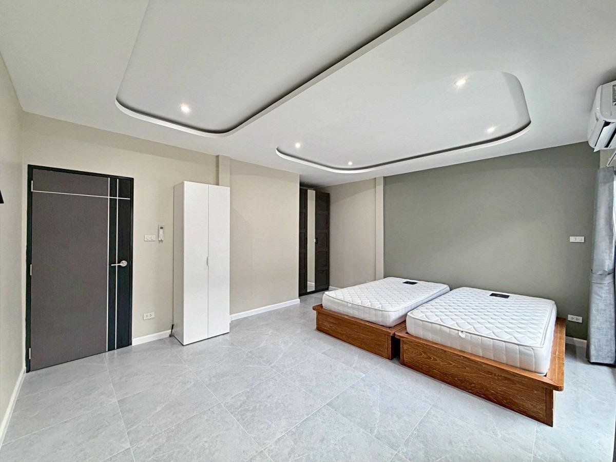 SCT260813 Fully Renovated 2-Storey Townhouse in Central Pattaya (10) SCT260813 Fully Renovated 2-Storey Townhouse in Central Pattaya