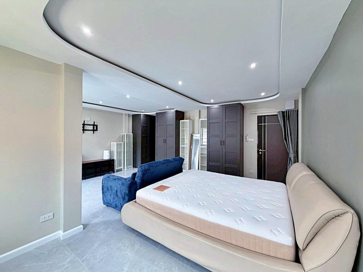 SCT260813 Fully Renovated 2-Storey Townhouse in Central Pattaya (5) SCT260813 Fully Renovated 2-Storey Townhouse in Central Pattaya