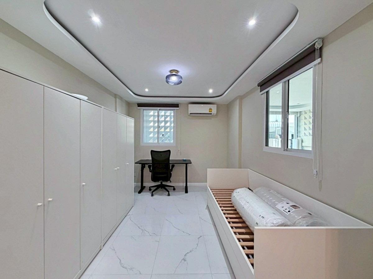 SCT260813 Fully Renovated 2-Storey Townhouse in Central Pattaya (7) SCT260813 Fully Renovated 2-Storey Townhouse in Central Pattaya