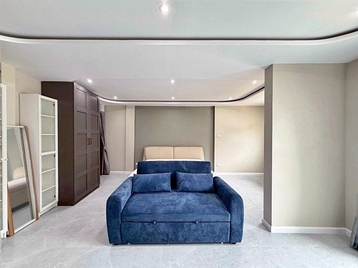 SCT260813 Fully Renovated 2-Storey Townhouse in Central Pattaya (9) SCT260813 Fully Renovated 2-Storey Townhouse in Central Pattaya