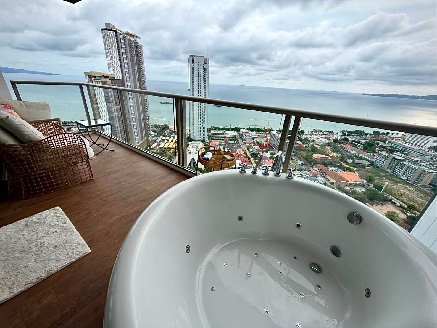 SSF260819 Riviera Ocean Drive Jomtien 2nd Road - 40th Floor Panoramic Sea View