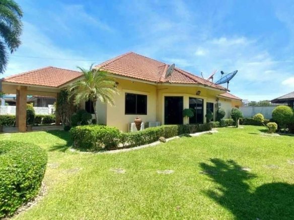 RC260910 Pattaya Village Hill 1 - 3-Bedroom Pool House