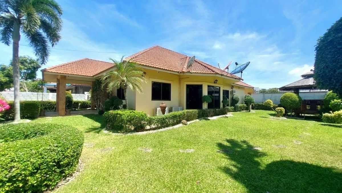 RC260910 Pattaya Village Hill 1 – 3-Bedroom Pool House (1) RC260910 Pattaya Village Hill 1 - 3-Bedroom Pool House