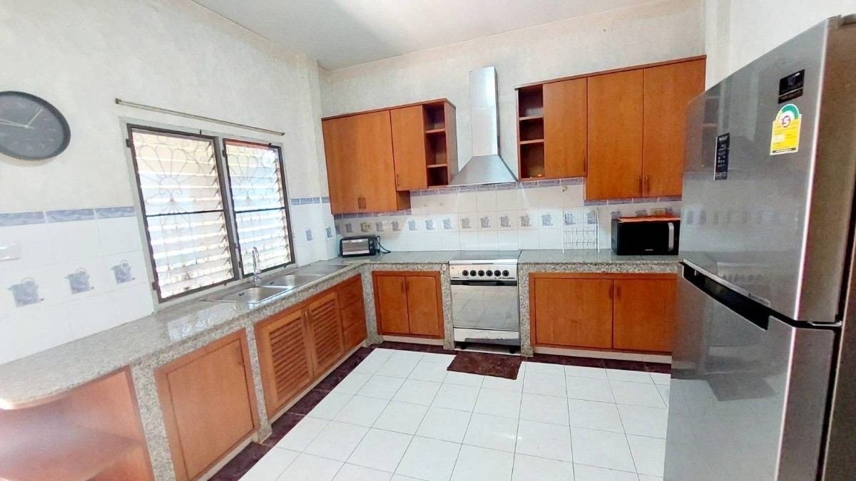 RC260910 Pattaya Village Hill 1 – 3-Bedroom Pool House (10)