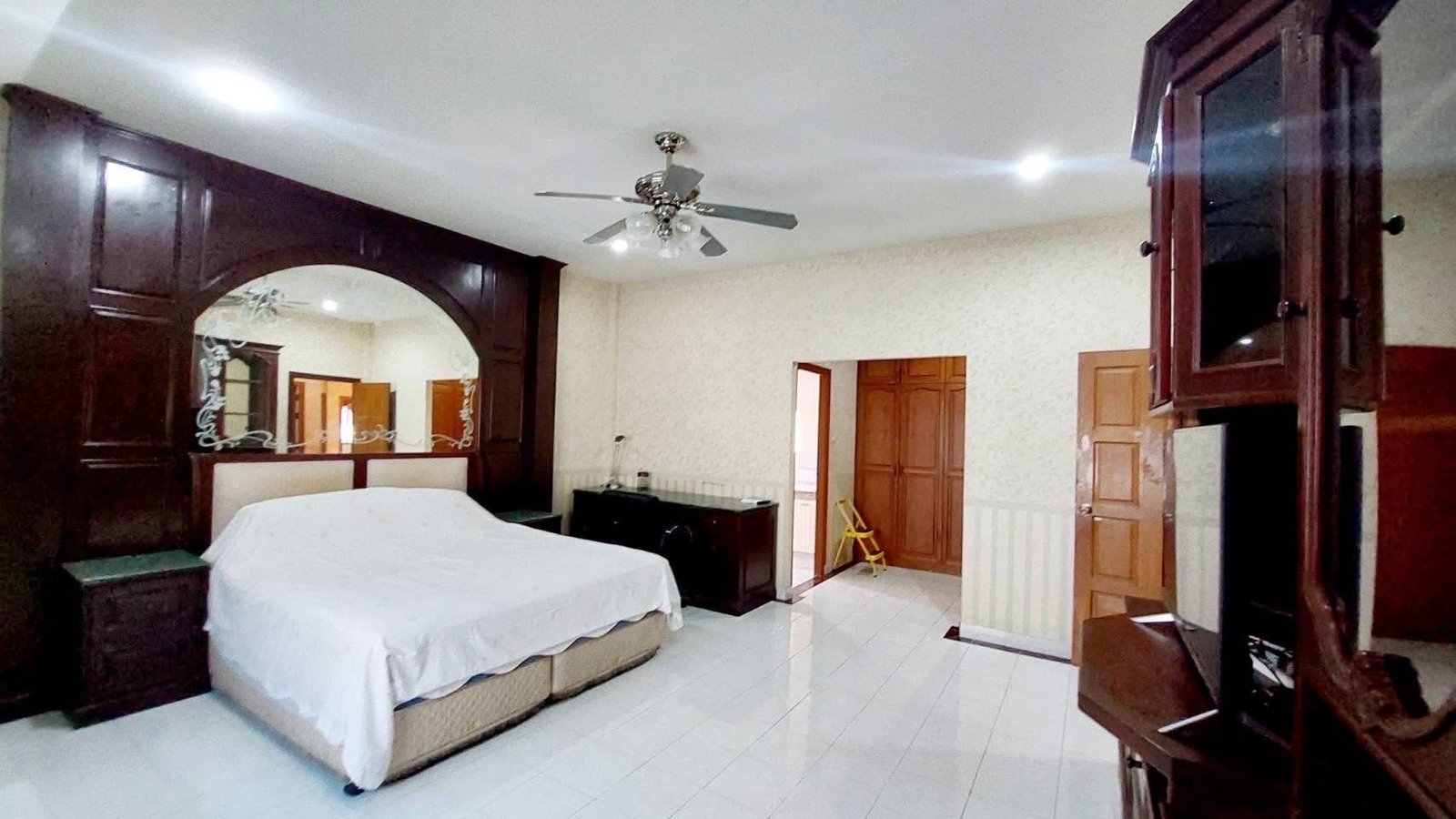 RC260910 Pattaya Village Hill 1 – 3-Bedroom Pool House (12) RC260910 Pattaya Village Hill 1 - 3-Bedroom Pool House