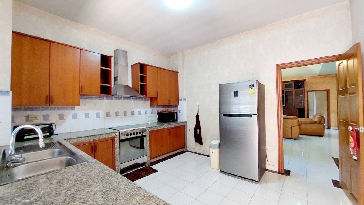 RC260910 Pattaya Village Hill 1 – 3-Bedroom Pool House (14) RC260910 Pattaya Village Hill 1 - 3-Bedroom Pool House