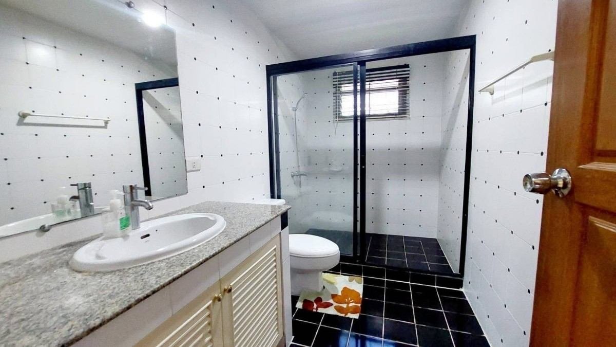 RC260910 Pattaya Village Hill 1 – 3-Bedroom Pool House (16) RC260910 Pattaya Village Hill 1 - 3-Bedroom Pool House