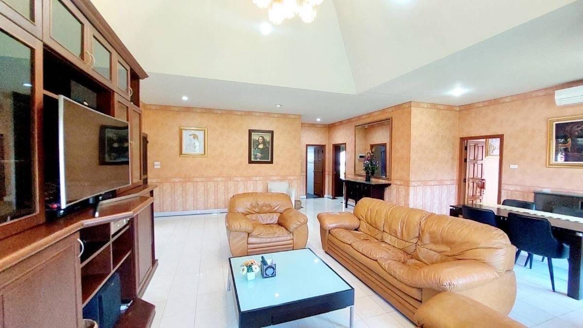 RC260910 Pattaya Village Hill 1 – 3-Bedroom Pool House (6) RC260910 Pattaya Village Hill 1 - 3-Bedroom Pool House