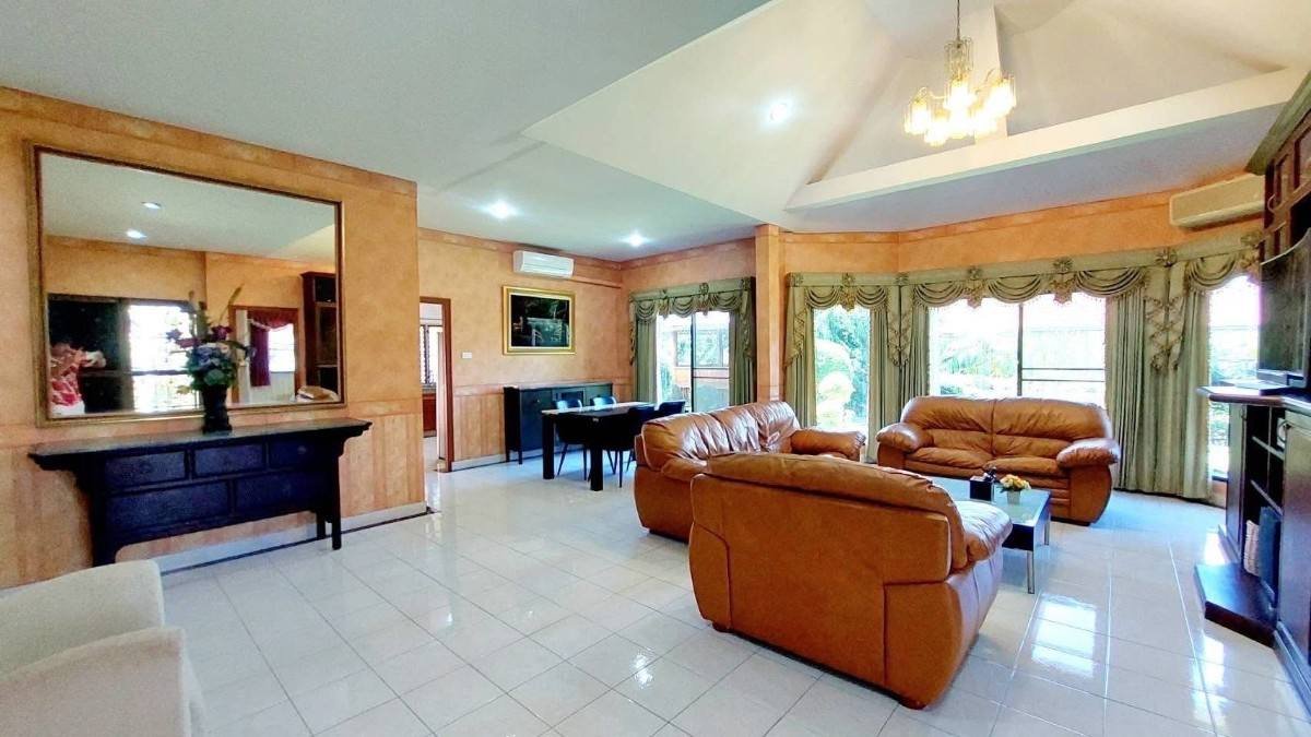 RC260910 Pattaya Village Hill 1 – 3-Bedroom Pool House (7) RC260910 Pattaya Village Hill 1 - 3-Bedroom Pool House