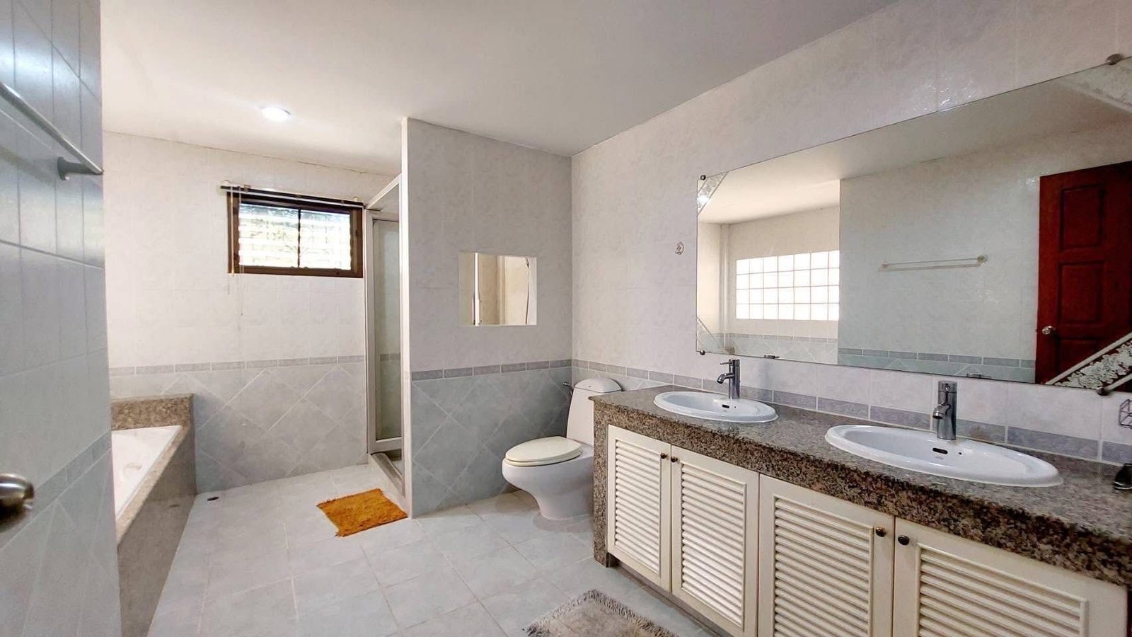 RC260910 Pattaya Village Hill 1 – 3-Bedroom Pool House (9) RC260910 Pattaya Village Hill 1 - 3-Bedroom Pool House
