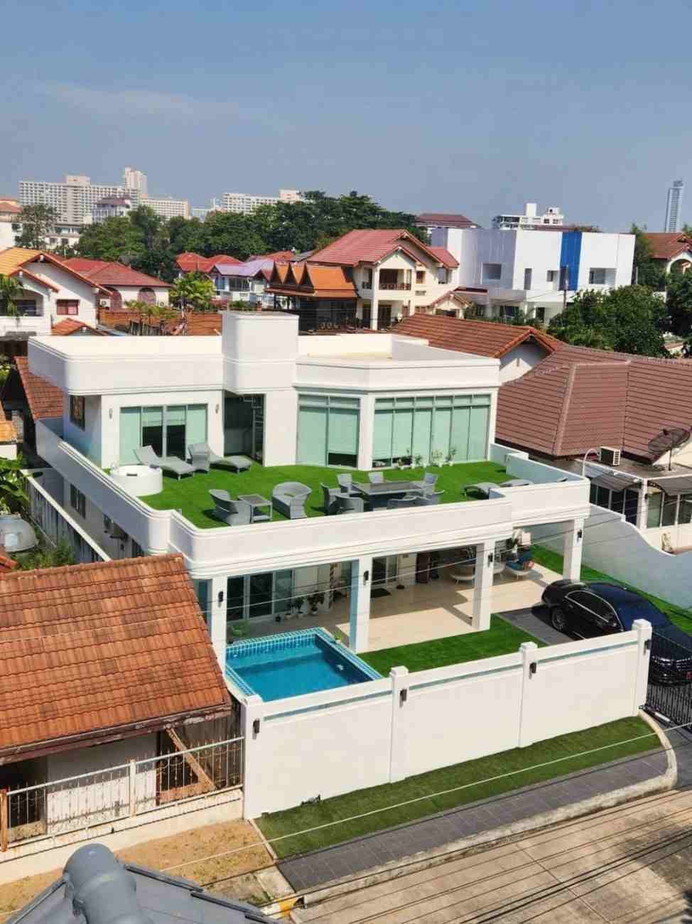RC260913 Luxury Private Pool Villa for Rent in Jomtien (1) RC260913 Luxury Private Pool Villa for Rent in Jomtien