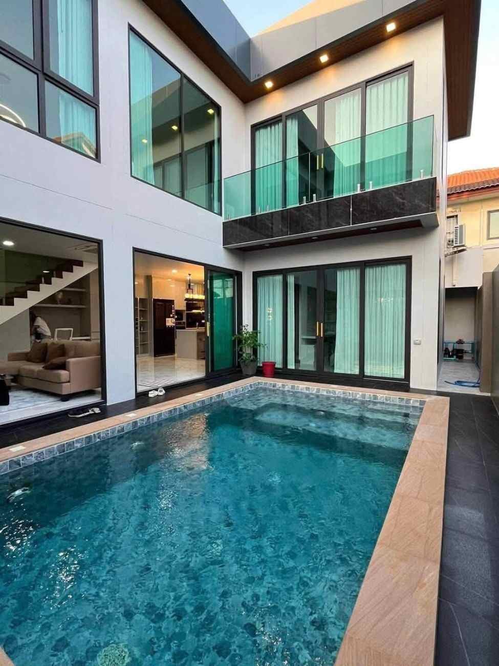 RS260912 Central Park 4 Pool House Village 3-Bedroom