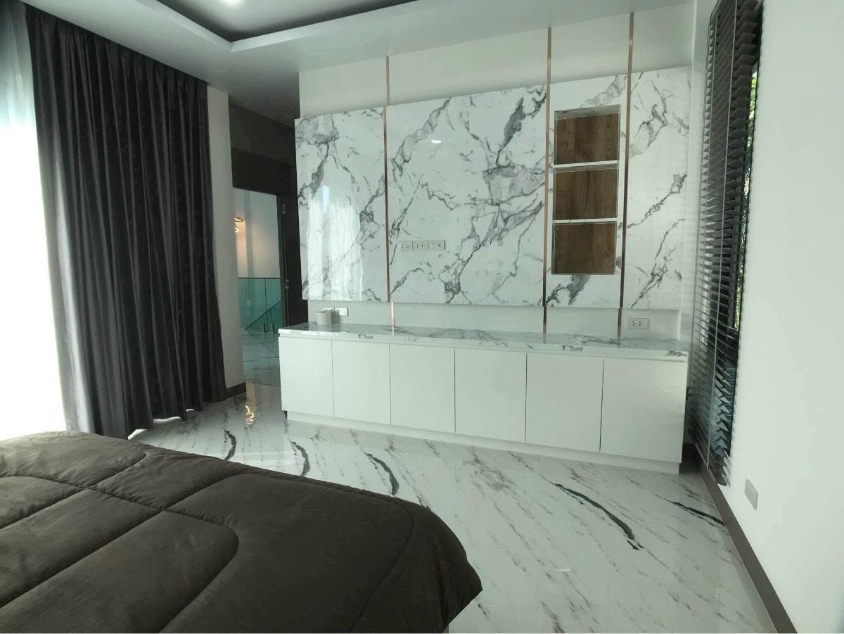 RS260912 Central Park 4 Pool House Village 3-Bedroom