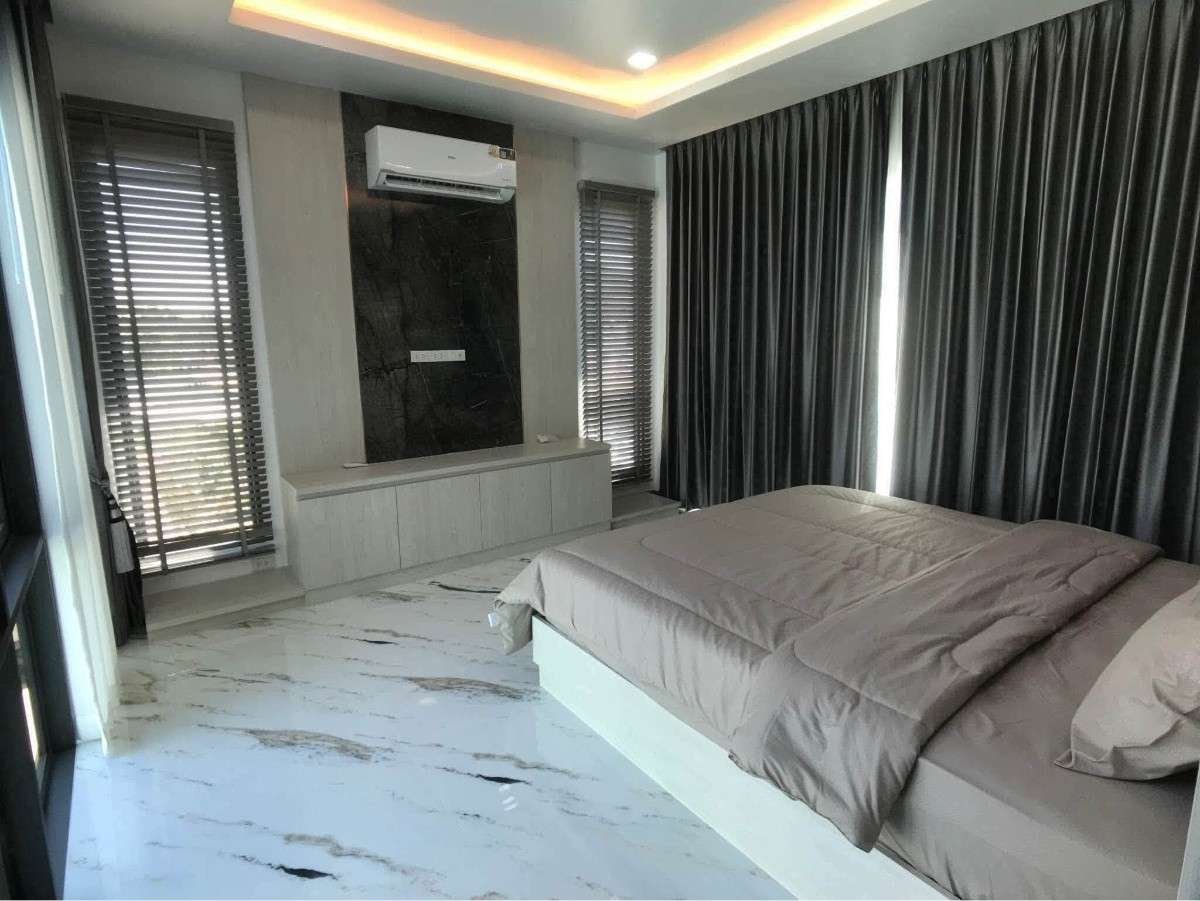 RS260912 Central Park 4 Pool House Village 3-Bedroom