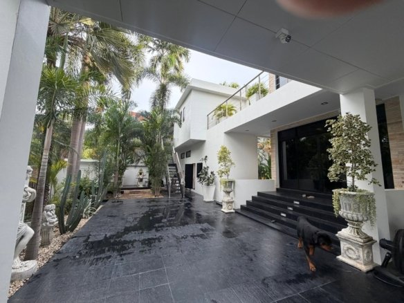 SSC260919 Luxury 8-Bedroom Modern Contemporary Estate in Khao Talo, Pattaya