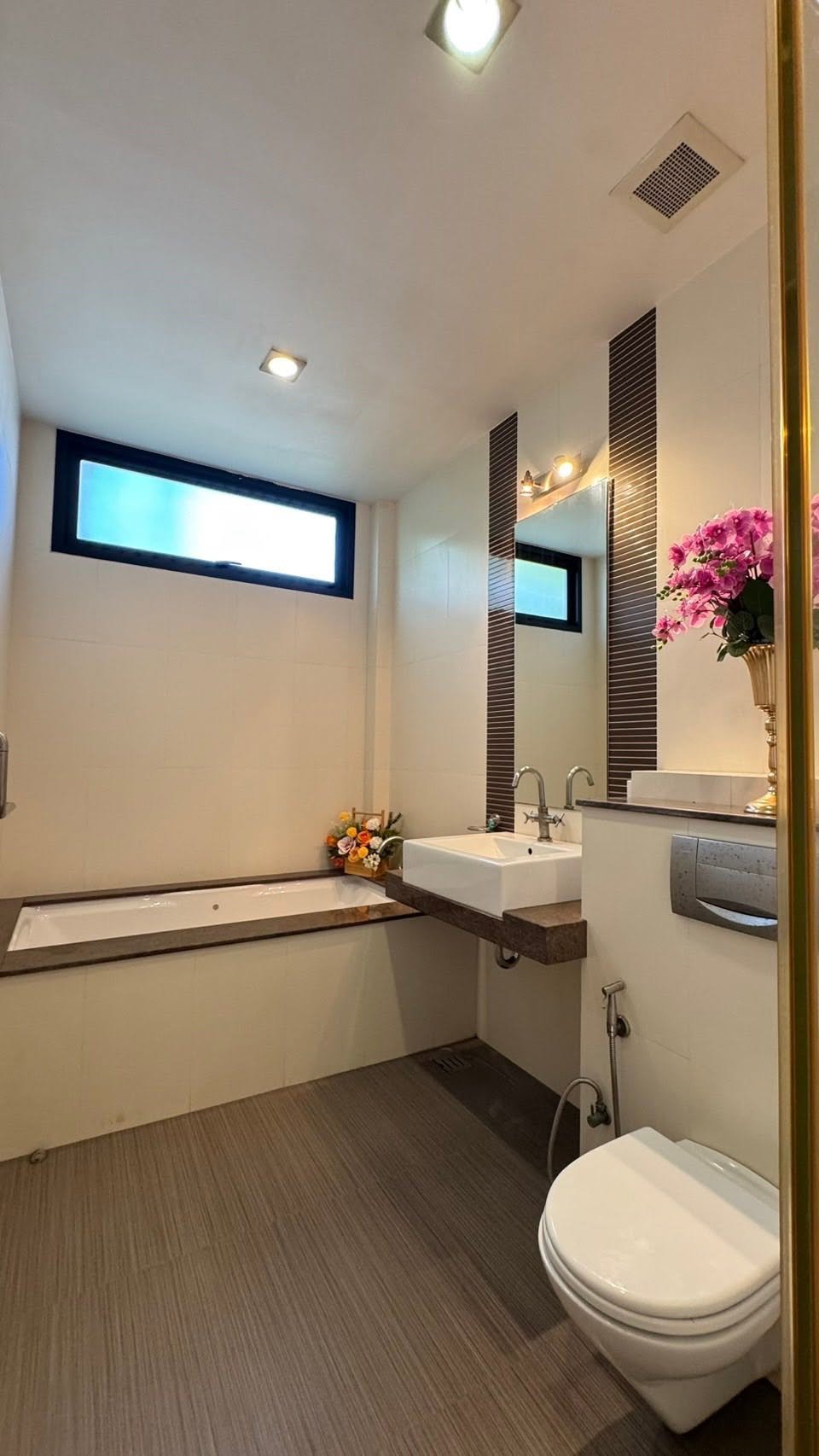 SSC260919 Luxury 8-Bedroom Modern Contemporary Estate in Khao Talo, Pattaya