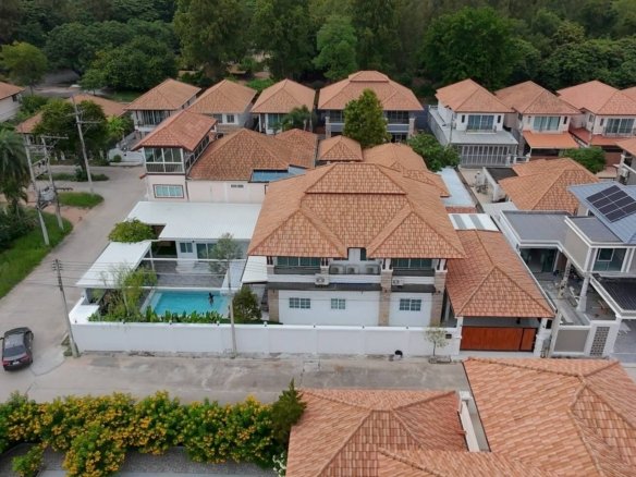 SST260902 T.W. Garden Hill Luxury 5-Bedroom Pool Villa Near Jomtien Beach