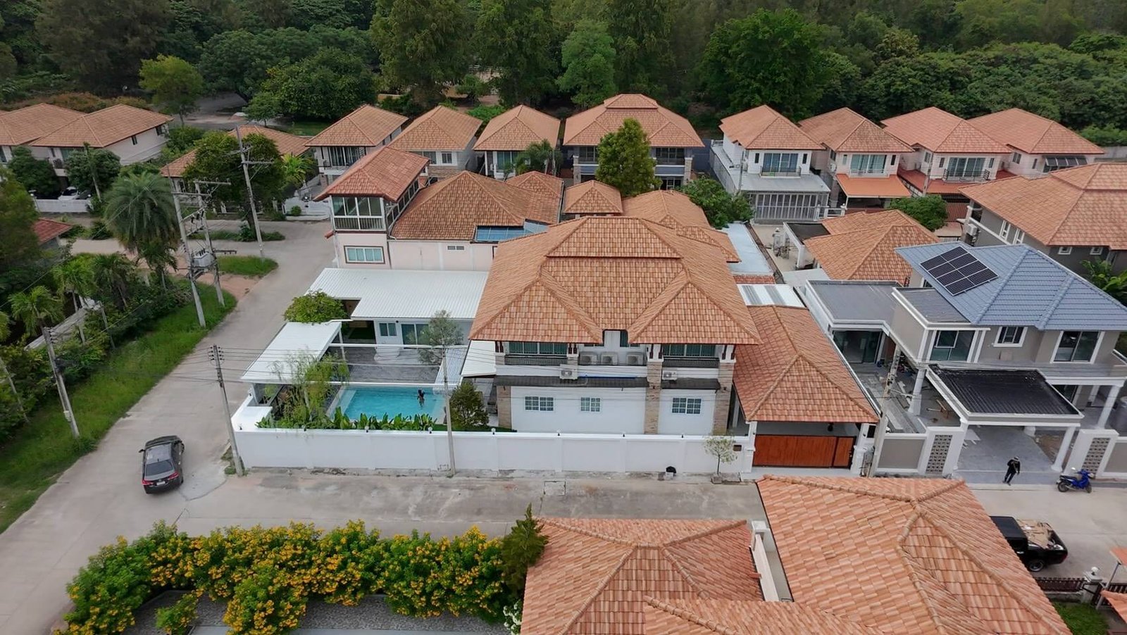 SST260902 T.W. Garden Hill Luxury 5-Bedroom Pool Villa Near Jomtien Beach