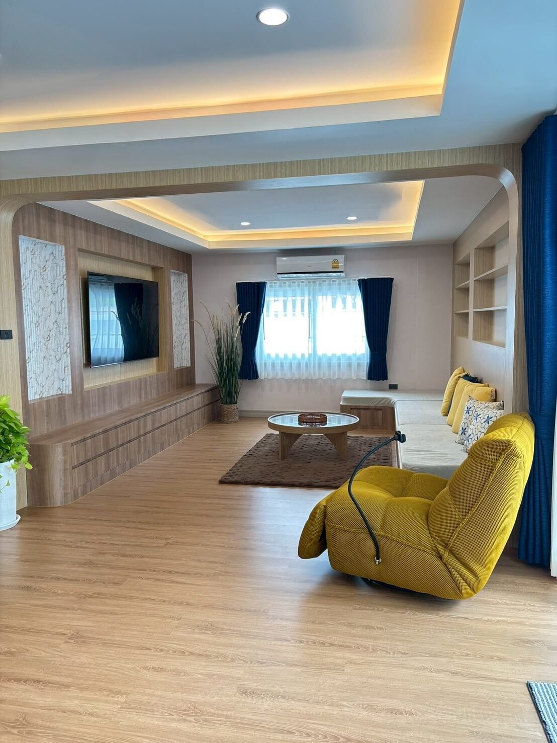 SST260902 T.W. Garden Hill Luxury 5-Bedroom Pool Villa Near Jomtien Beach