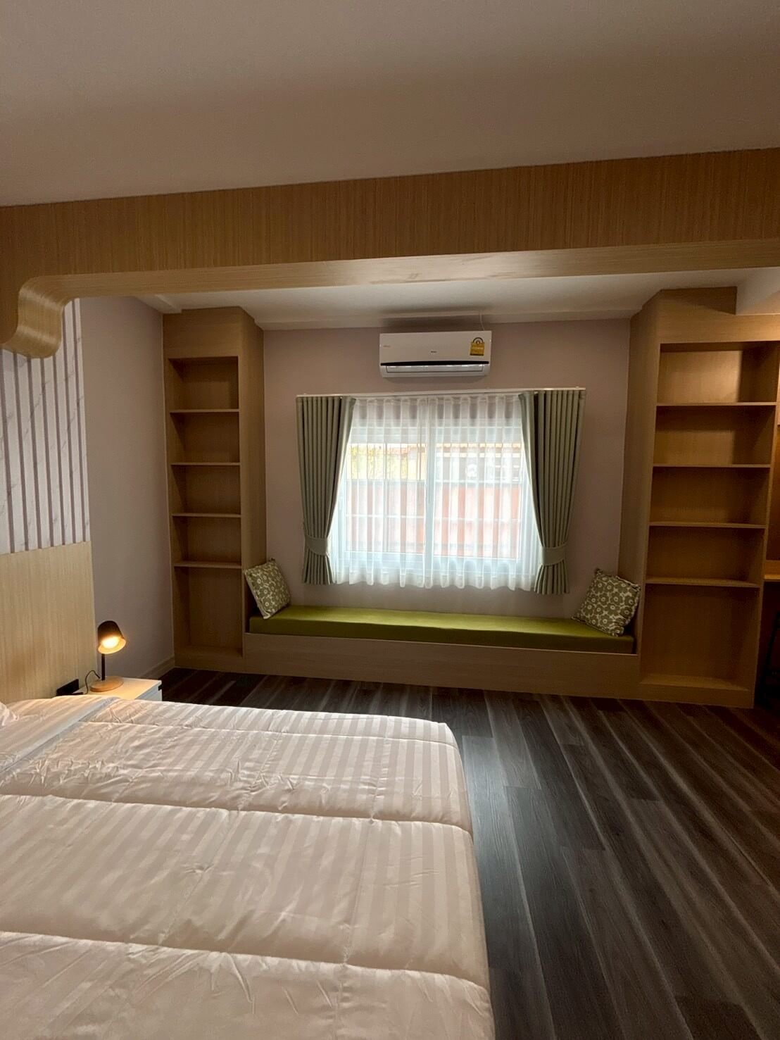 SST260902 T.W. Garden Hill Luxury 5-Bedroom Pool Villa Near Jomtien Beach