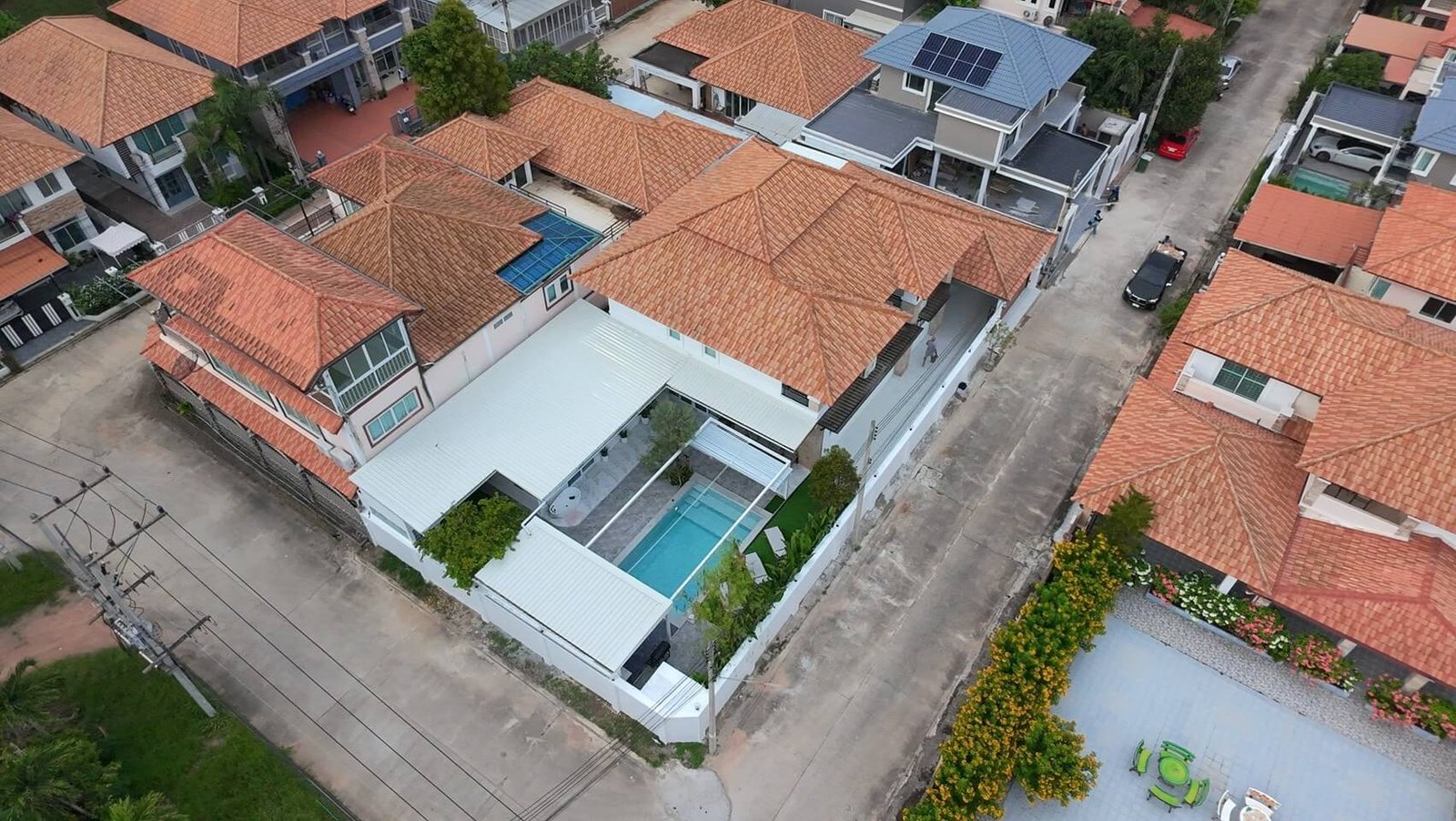 SST260902 T.W. Garden Hill Luxury 5-Bedroom Pool Villa Near Jomtien Beach