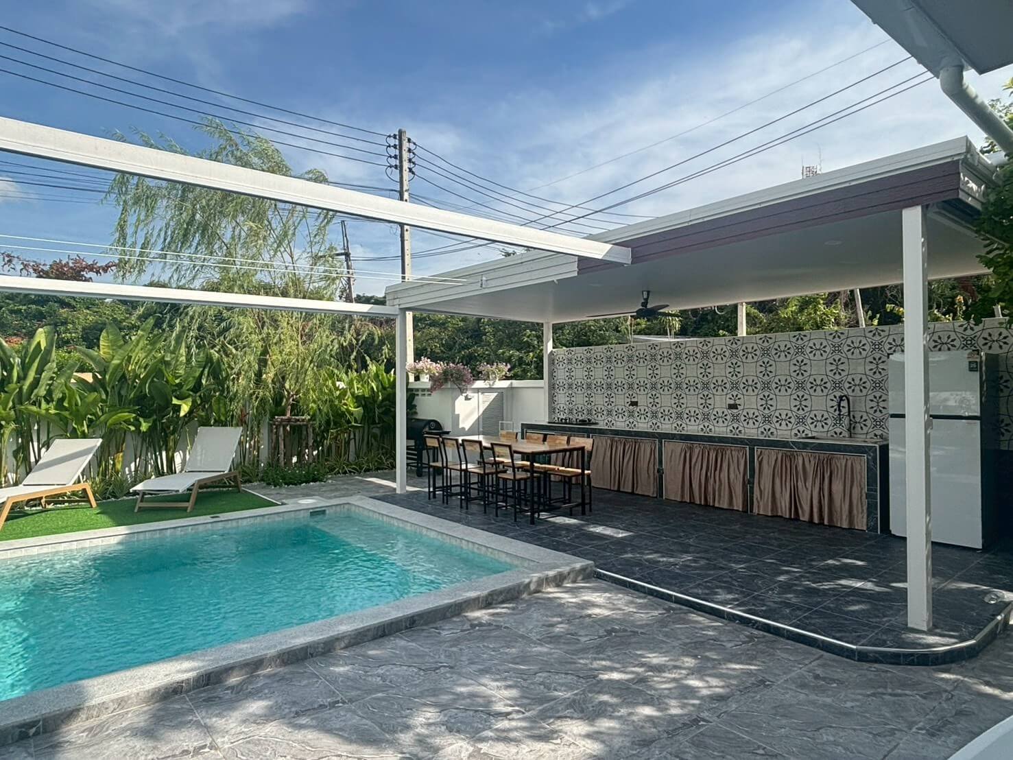 SST260902 T.W. Garden Hill Luxury 5-Bedroom Pool Villa Near Jomtien Beach