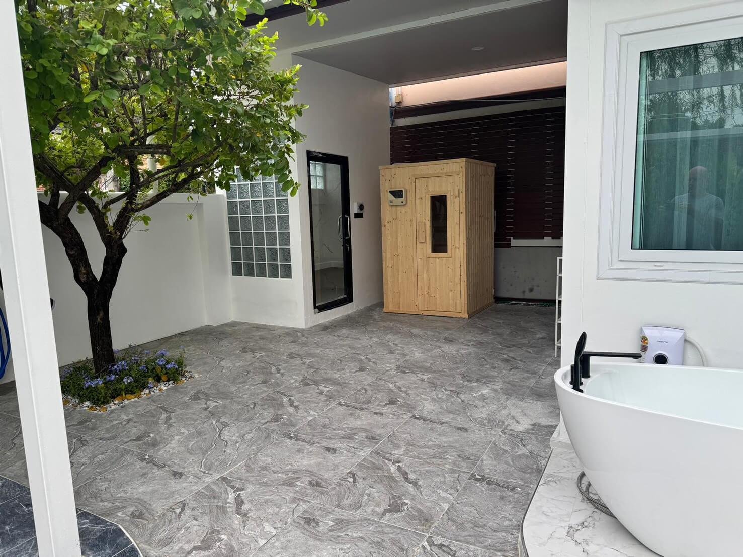 SST260902 T.W. Garden Hill Luxury 5-Bedroom Pool Villa Near Jomtien Beach