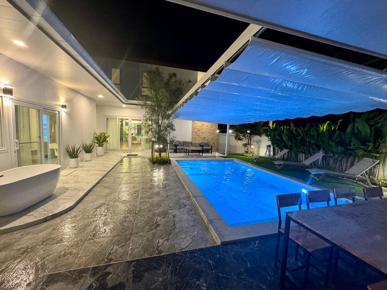 SST260902 T.W. Garden Hill Luxury 5-Bedroom Pool Villa Near Jomtien Beach