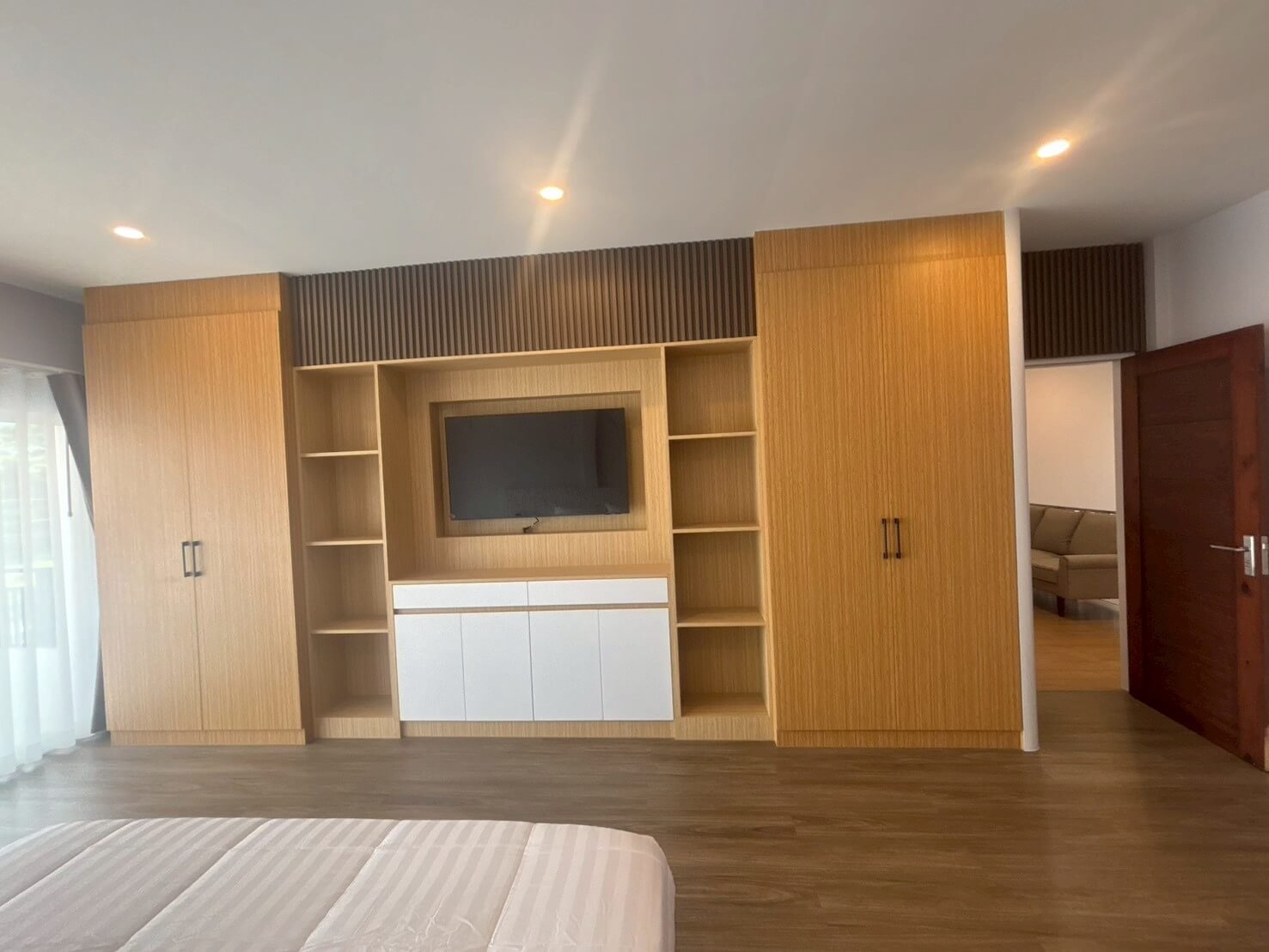 SST260902 T.W. Garden Hill Luxury 5-Bedroom Pool Villa Near Jomtien Beach