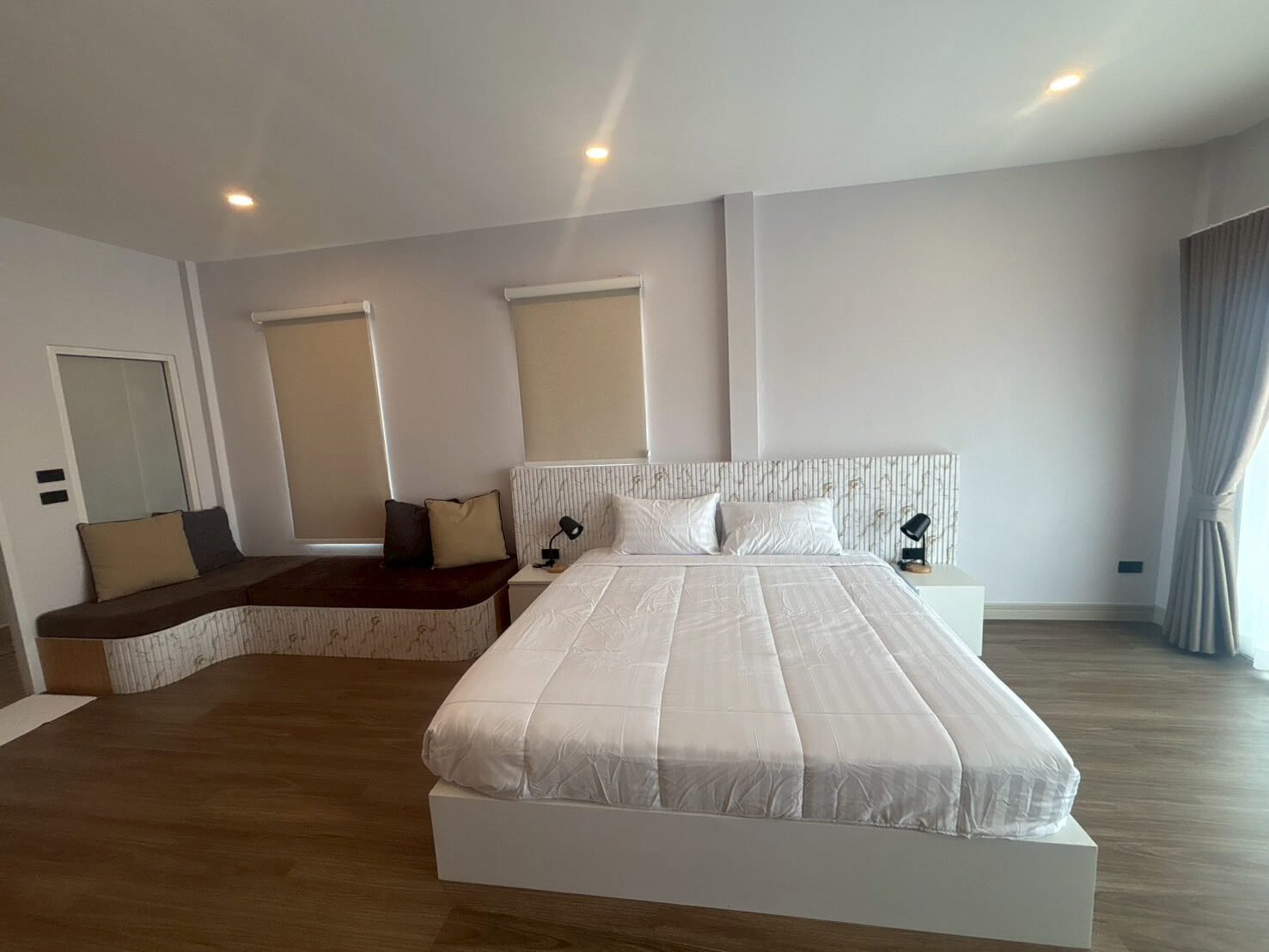 SST260902 T.W. Garden Hill Luxury 5-Bedroom Pool Villa Near Jomtien Beach