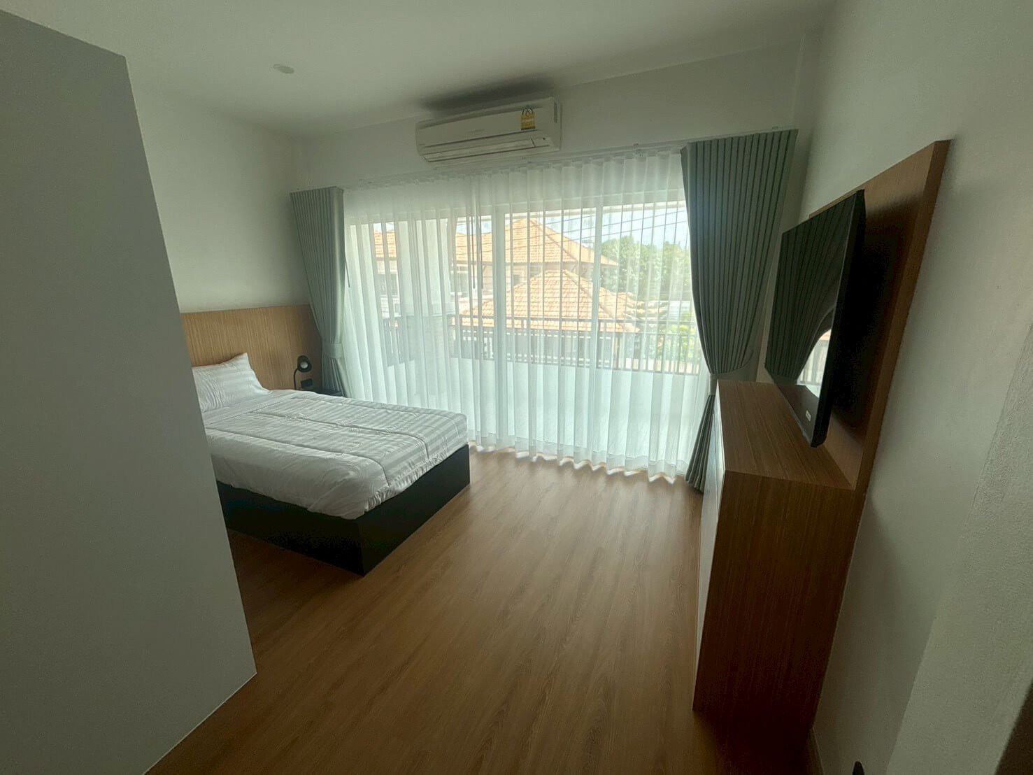 SST260902 T.W. Garden Hill Luxury 5-Bedroom Pool Villa Near Jomtien Beach