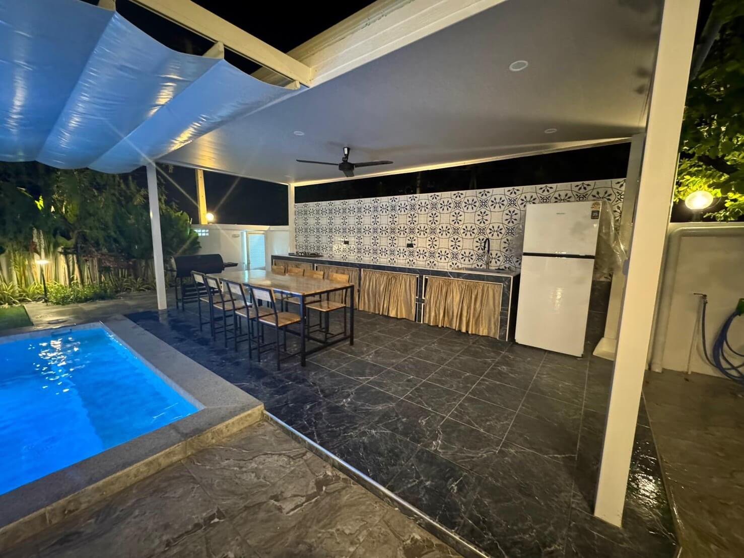 SST260902 T.W. Garden Hill Luxury 5-Bedroom Pool Villa Near Jomtien Beach