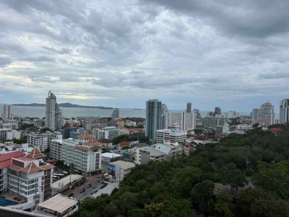 RC261002 The Axis Condominium - 19th floor Panoramic City and Garden View