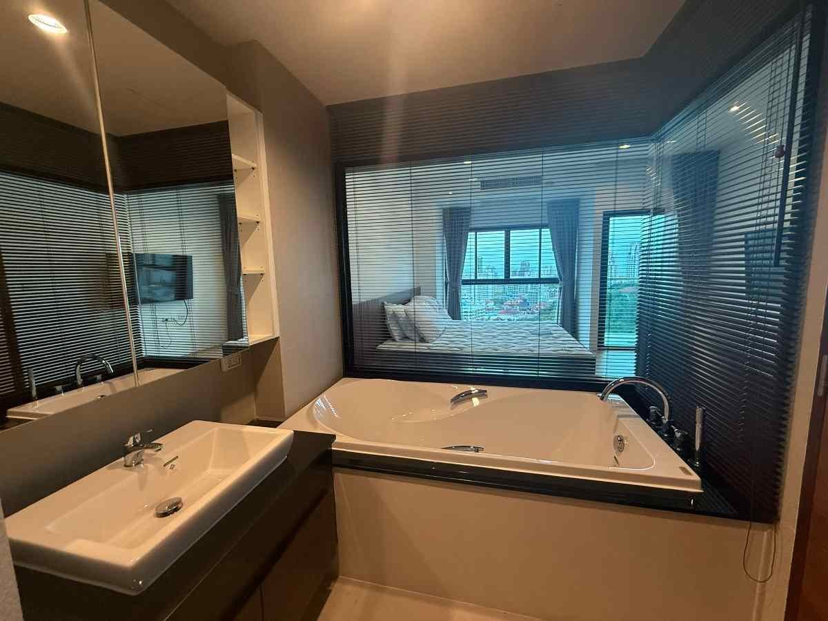 RC261002 The Axis Condominium - 19th floor Panoramic City and Garden View