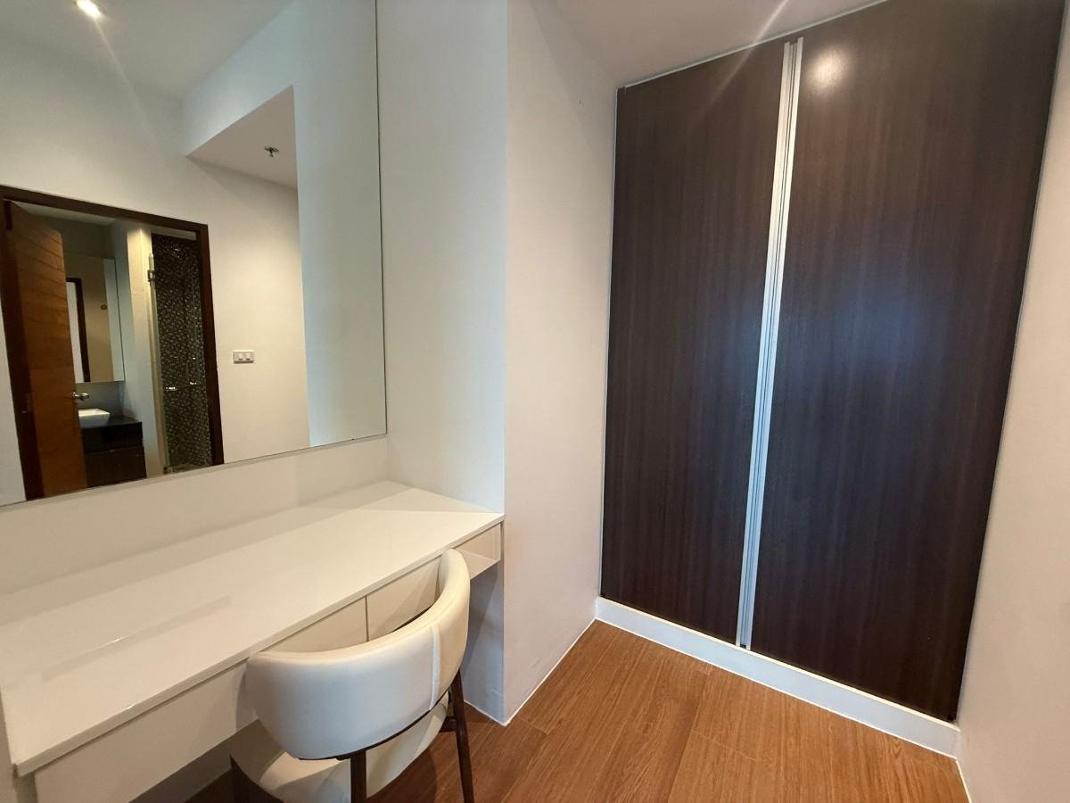 RC261002 The Axis Condominium - 19th floor Panoramic City and Garden View