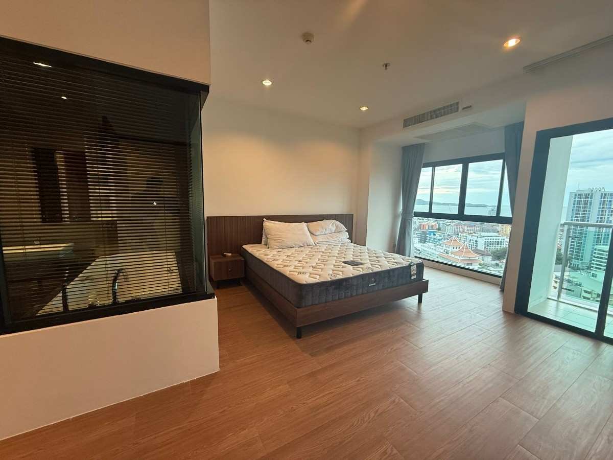 RC261002 The Axis Condominium - 19th floor Panoramic City and Garden View