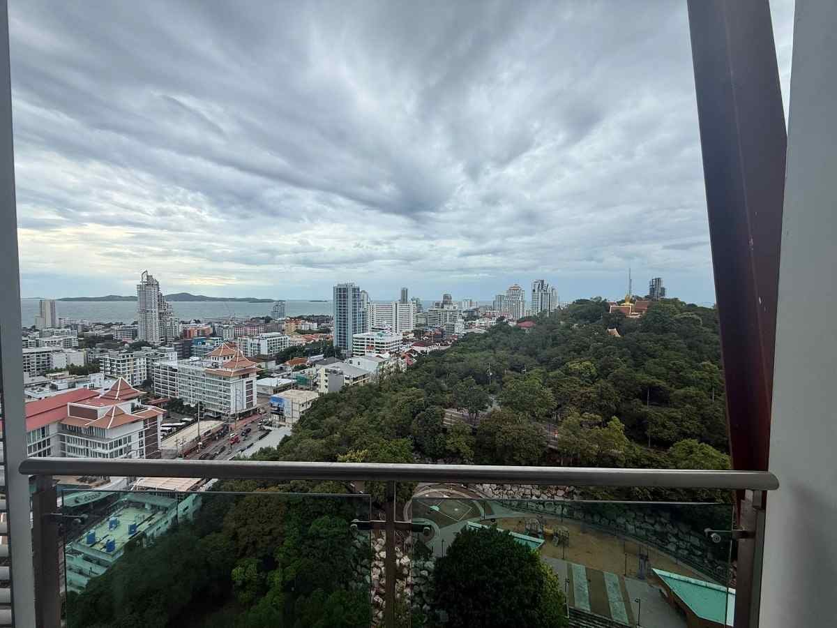 RC261002 The Axis Condominium - 19th floor Panoramic City and Garden View