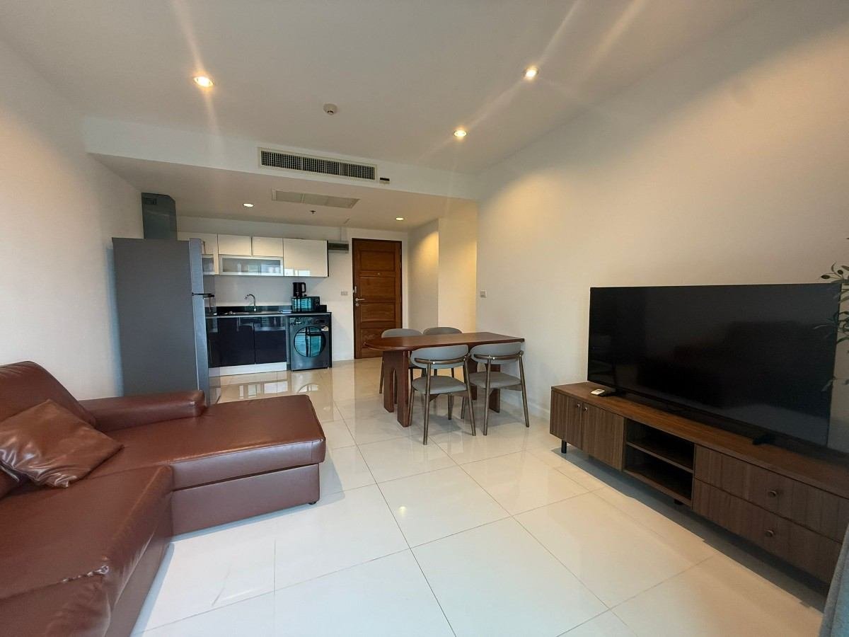 RC261002 The Axis Condominium - 19th floor Panoramic City and Garden View