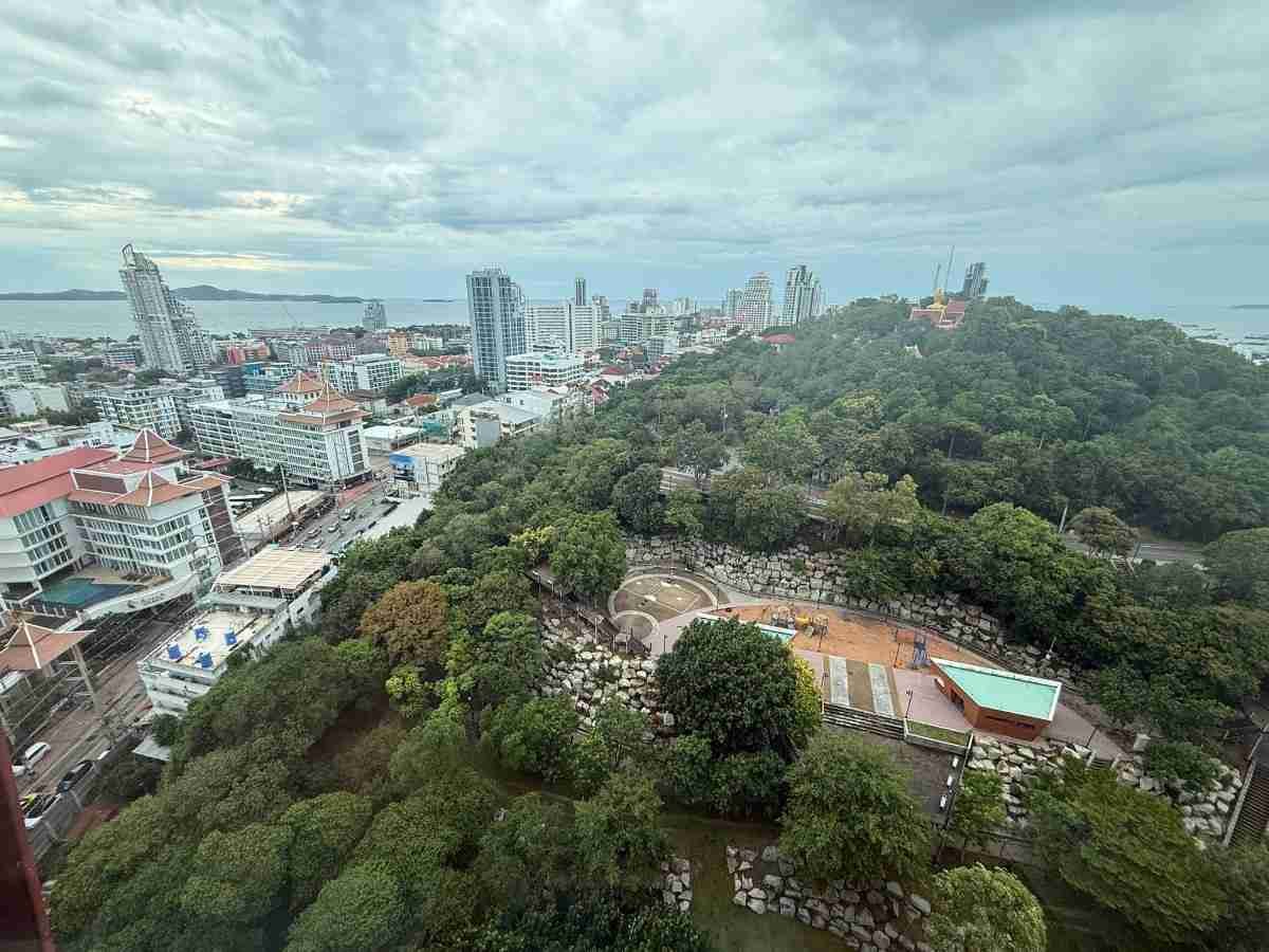 RC261002 The Axis Condominium - 19th floor Panoramic City and Garden View