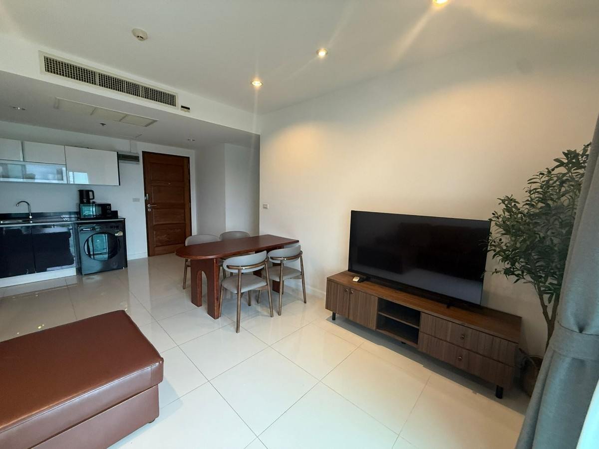 RC261002 The Axis Condominium - 19th floor Panoramic City and Garden View